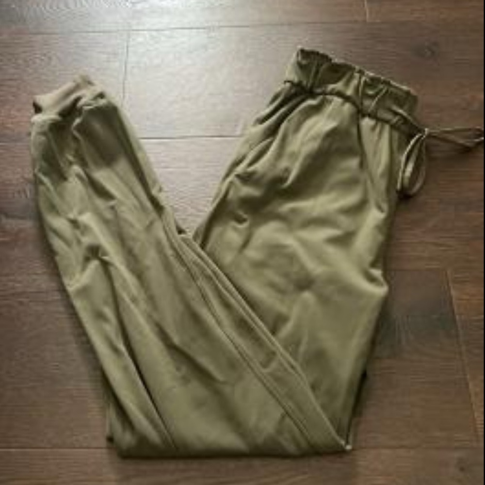 Lululemon green joggers